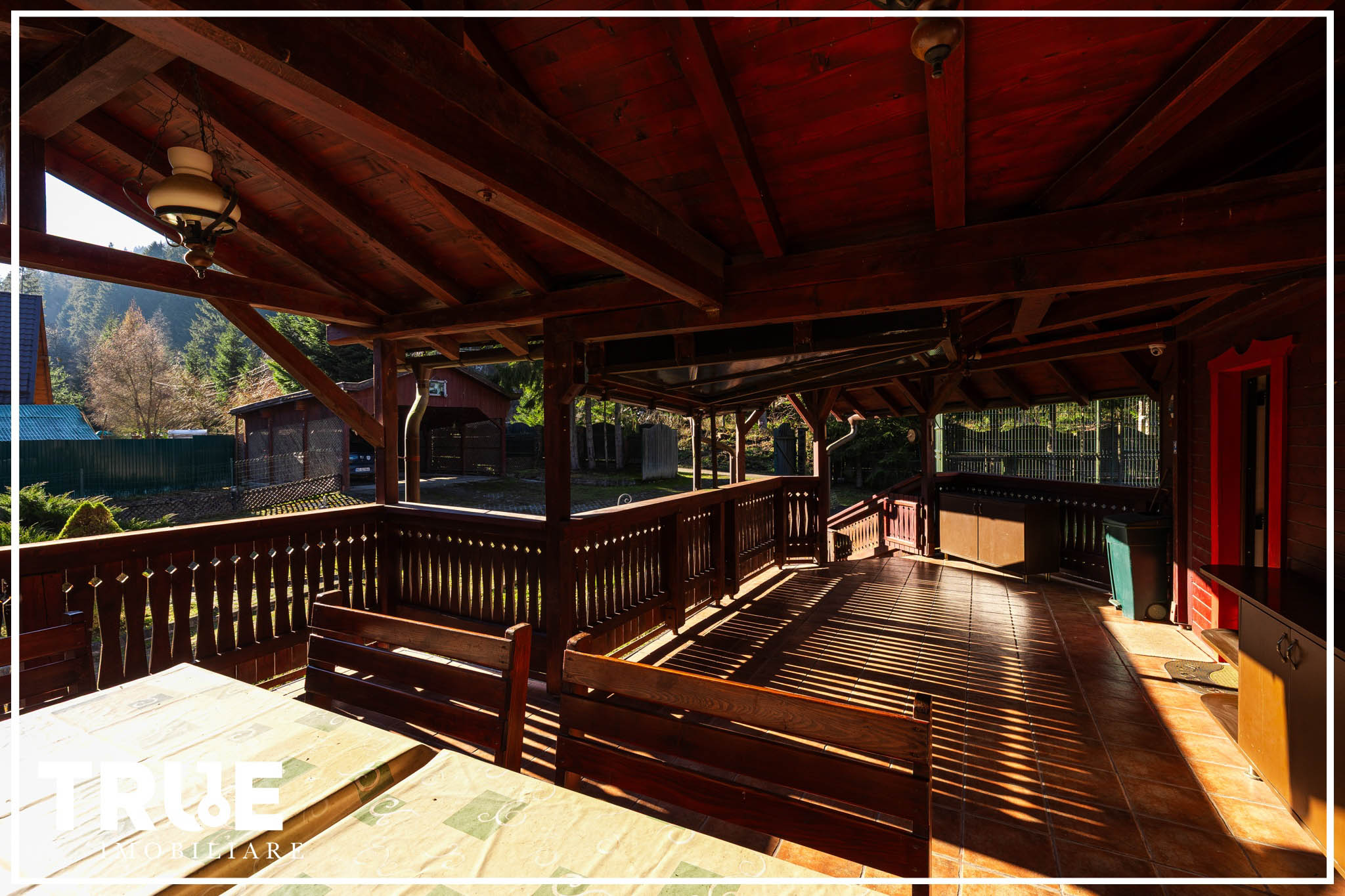 Cabană 210 m² + teren 1400 m² | Sălard, Mureș